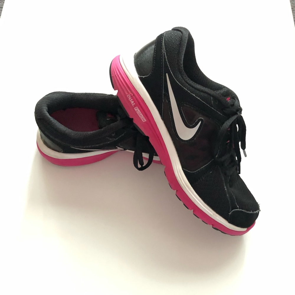 Nike Dual Fusion Sneakers